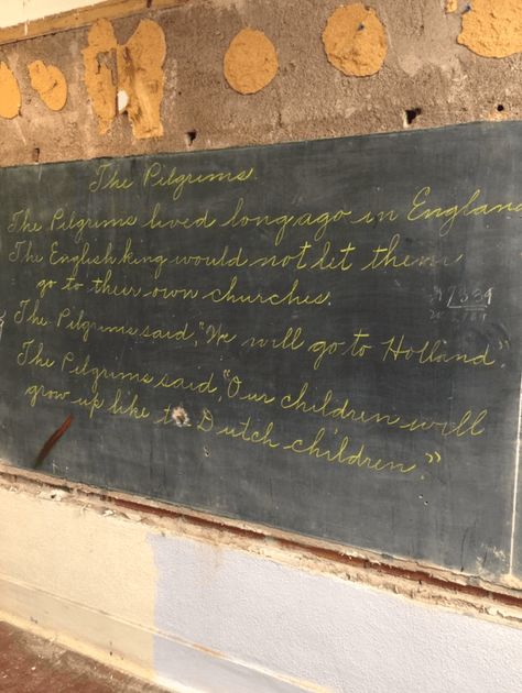 Antique Chalkboard, Arts Classroom, City School, Teaching Multiplication, Chalkboard Drawings, School Chalkboard, Teaching Techniques, Pledge Of Allegiance, History Nerd