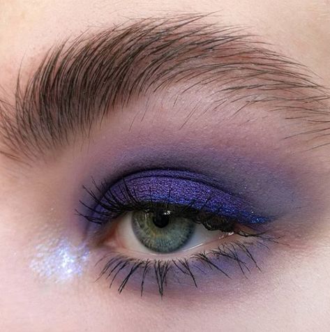 Purple Makeup Ideas, European Makeup, Violet Makeup, Midnight Aesthetic, Eye Eyeliner, Makeup 2018, Eyeshadow Tips, Makeup Nails Art, Make Up Inspiration