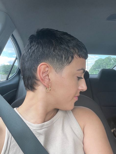 Short Pixie Mullet, Short Haircut Pixie, Baddie Hairstyles For Short Hair, Mullet Short, Haircut Pixie, Buzz Cut Women, Short Punk Hair, Mullet Fade, Pixie Mullet