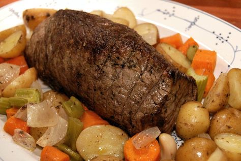 Perfect Roast Beef Recipe: Temperature, Cook Time, How Long to Cook Baron Of Beef, Roast Beef Recipes Oven, Roast Beef Au Jus, Cooking Stew Beef, Oven Roast Beef, Perfect Roast Beef, Best Roast Beef, Spaghetti With Ground Beef, Venison Roast