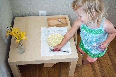 Image Montessori Placemat, Toddler Placemat, Baby Weeks, Montessori Parenting, Small Footstool, Diy Montessori, Childrens Kitchens, Montessori Ideas, Home Daycare