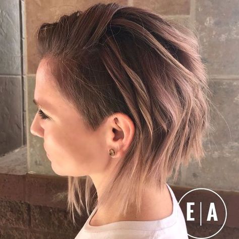 Choppy Bob With Temple Undercut Badass Hairstyles, Bob Lung, Shaved Bob, Undercut Hairstyles Women, Shaved Side Hairstyles, Side Hairstyles, Fringe Hairstyles, Penteado Cabelo Curto, Undercut Hairstyles