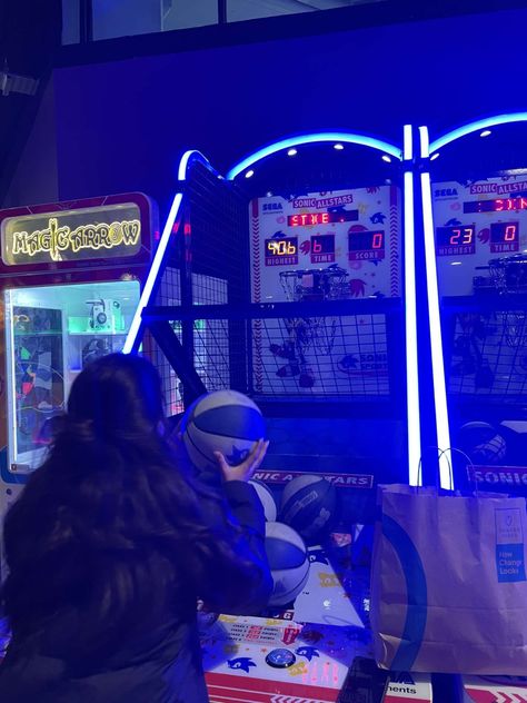 Arcade Basketball Aesthetic, Basketball Arcade Game, Game Basket, Basketball Arcade Games, Claw Machine, Basketball Hoops, Basketball Hoop, Sports Games, Basketball Games