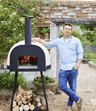 Backyard Pizza Oven, Pizza Oven Outdoor Kitchen, Oven Diy, Small Backyards, Diy Pizza Oven, Brick Pizza Oven, Diy Pizza, Wood Oven, Outdoor Oven