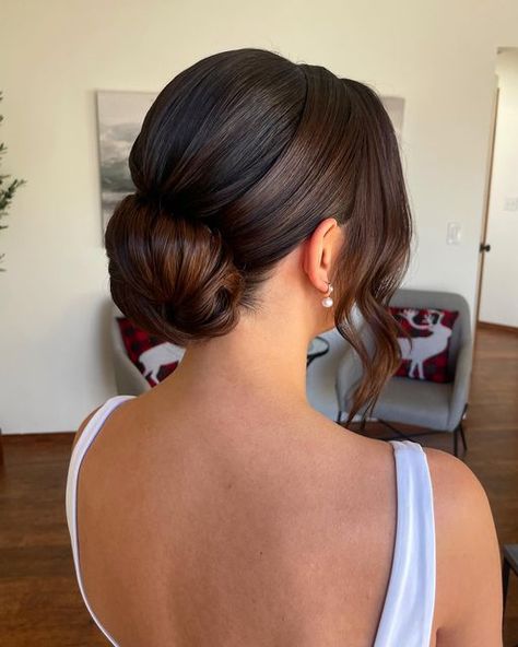 Bridal Mid Updo, Slicked Back Wedding Bun, Elegant Up Do, Hair Padding, Bride Bun, Spanish Bride, Wedding Hair Front, Rachel Jones, Front Pieces