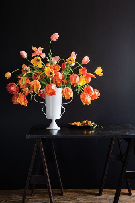 Single Flower Bouquet, Tulips Arrangement, Tulip Wedding, Parrot Tulips, Tulips Garden, Arrangement Ideas, Seasonal Displays, Spring Tulips, Floral Designer