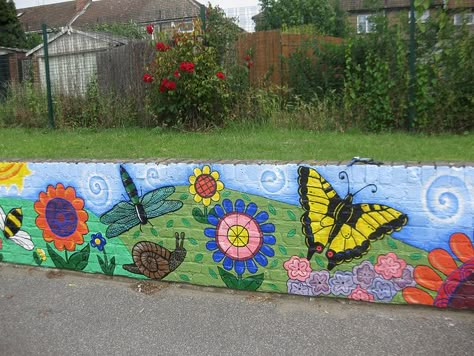 Nightingale Primary School: Minibeast playground mural by Pixie Art Workshops, via Flickr Kids Indoor Playground, Garden Mural, School Wall Art, School Painting, School Playground, School Murals, Fence Art, Outdoor School, School Garden