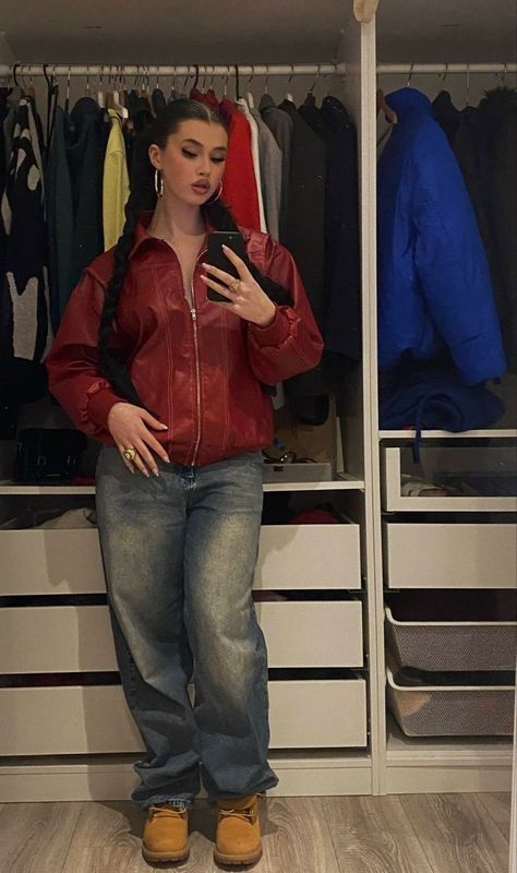 Timberland Outfits Women, Red Jacket Outfit, Timberland Outfits, Streetwear Outfit Ideas, Cute Modest Outfits, Into Fashion, Autumn Outfits, Streetwear Fashion Women