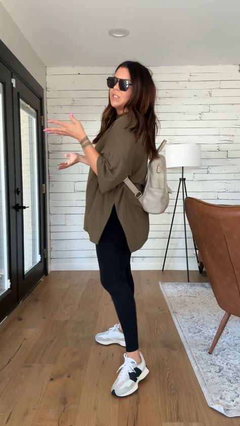 Stylish Mom Outfits, Mom Outfits Fall, Running Errands Outfit, Trendy Mom Outfits, Leggings Outfit Casual, Look Legging, New Balance Outfit, Walking Outfits, Comfy Casual Outfits