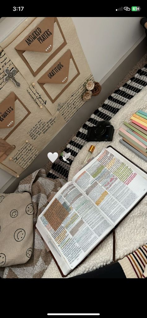 Prayer Wall Ideas Home Bedroom, Prayer Area Ideas Home Christian, Prayer Wall Ideas Home, Christian Dorm Room, Small Prayer Room, Prayer Closet Ideas Spaces, Prayer Room Ideas Decor Christian, Prayer Corner Ideas Bedrooms, Bible Aesthetics