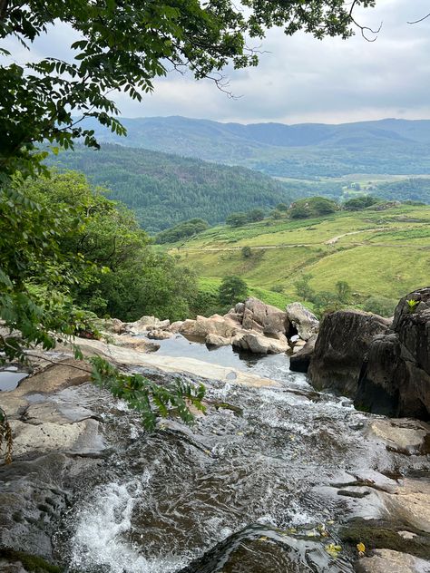 South Wales Aesthetic, Uk Hikes, Wales Hiking, Wales Aesthetic, Wales Mountains, Alaska House, Countryside Life, Summer Abroad, Winter Hike