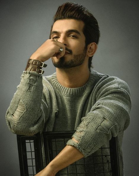 Indian Male Model Photography, Arjun Bijlani Photoshoot, Indoor Poses For Men, Men Poses Photography Indoor, Male Portrait Poses Indoor, Indoor Photoshoot Men, Indoor Poses, Stylish Photoshoot, Male Portrait Poses