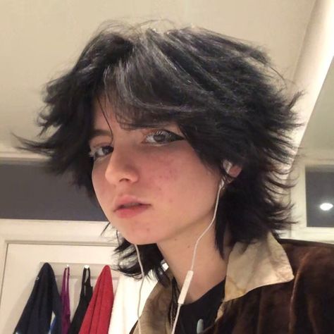 Short Fluffy Hair Round Face, Fluffy Transmasc Hair, Shaggy Haircuts For Round Faces, Alt Haircuts For Round Faces, Long Masc Hair, Shaggy Short Hair Round Faces, Genderfluid Hairstyles, Genderfluid Haircut, Nonbinary Hair