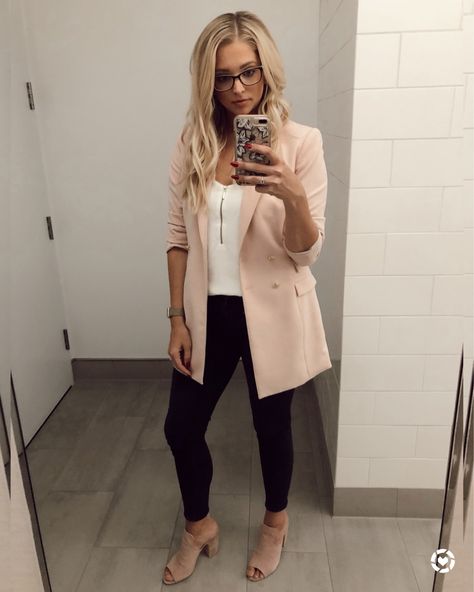 Blush Blazer Outfit Work, Soft Pink Blazer Outfit, Mauve Blazer Outfits, Baby Pink Blazer Outfit, Pale Pink Blazer Outfit, Blush Pink Blazer Outfit, Blush Blazer Outfit, Satin Blazer Outfits, Zara Blazer Outfit