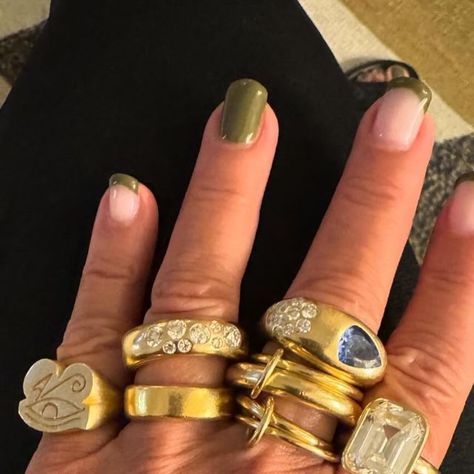 Lori Hirshleifer on Instagram: "🖐️🖐️🖐️ @uniform_object @dariusjewels @chromeheartsofficial @spinellikilcollin @hoorsenbuhs @elihalili @hirshleifers" Lori Hirshleifer, Hot Jewelry, Contemporary Ring, Rings Rings, February 15, Funky Jewelry, Handmade Jewellery, Girls Best Friend, Jewelry Bags