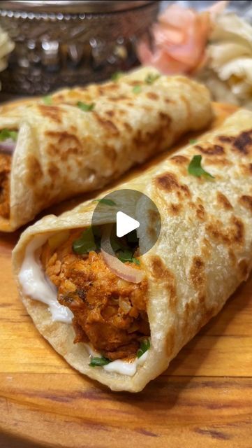 Chicken Paratha, Butter Chicken Wrap Recipe, Butter Chicken Wrap, Chicken Butter Masala, Healthy Wraps, Chicken Wrap Recipes, Garlic Butter Chicken, Chicken Masala, Chicken Wraps