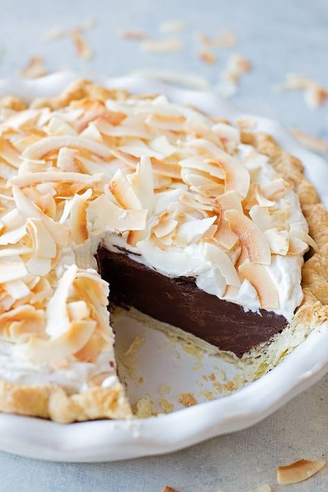 This rich and decadent chocolate coconut cream pie is bound to be a hit! It's absolutely dreamy! Chocolate Coconut Cream Pie, Life Made Simple, Coconut Filling, Coconut Cream Pie Recipes, Cake Mug, Cream Pie Recipes, Chocolate Pie, Coconut Cream Pie, Flaky Crust