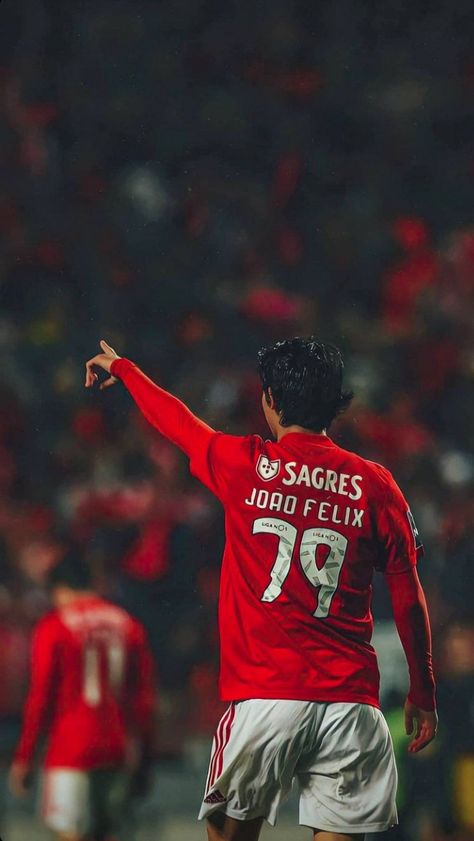 Sl Benfica Wallpaper, Wallpaper Benfica, Joao Felix Wallpaper, Benfica Wallpaper, Iranian Beauty, Soccer Guys, Soccer Player, Hottest Guy Ever, Football Wallpaper