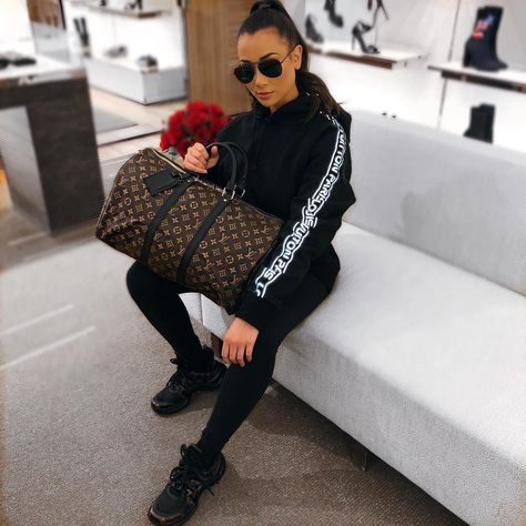 Lv Keepall 45 Outfit, Louis Vuitton Bag Outfit, Lv Keepall 50 Travel, Louis Vuitton Keepall Black, Keepall 45, Louis Vuitton Keepall 45, Louis Vuitton Keepall 50, Louis Vuitton Keepall 55 Bandouliere, Handbag Outfit