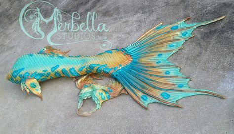 Mermaid Fins, Gold Mermaid Tail, Blue Mermaid Tail, Realistic Mermaid Tails, Swimmable Mermaid Tail, Mermaid Ideas, Real Life Mermaids, Realistic Mermaid, Mermaid Cosplay