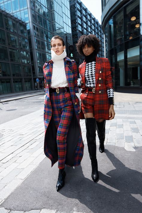 Womens Tartan Skirt Outfit, Plaid Holiday Outfits, Tartan Dress Outfit Winter, Tartan Outfit Aesthetic, Women’s Tartan Outfit, Tartan Coat Street Style, Check Outfit, Tartan Fashion, Plaid Outfits