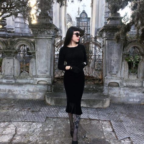 Graveyard Shoot, Atom Punk, Home Style Outfit, Outfit Wishlist, Everyday Goth, Elegant Goth, Goth Garden, Corporate Goth, Casual Goth