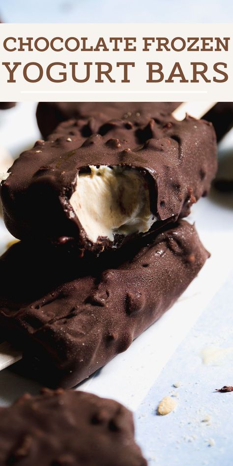 Cool off on hot summer days with these chocolate crunch frozen yogurt bars! They're made with a creamy frozen greek yogurt that's naturally sweetened with maple syrup and SunButter and then further dipped in crispy and crunchy dark chocolate to create a luscious shell. It's a healthier take on the classic and the perfect sweet treat the whole family will love! Yogurt Popsicle Recipes, Chocolate Frozen Yogurt, Yogurt Bars, Frozen Yogurt Bar, Frozen Yogurt Bites, Frozen Greek Yogurt, Frozen Yogurt Recipes, Healthy Ice Cream Recipes, Chocolate Yogurt