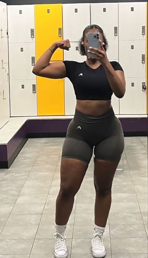 Black Gym Girl Aesthetic, Gym Asethic Black Women, Gym Girl Black Aesthetic, Black Gym Girl Aesthetics, Gym Selfie Black Female, Workouts Outfits, Cricket Club, Dream Body, Black Aesthetic