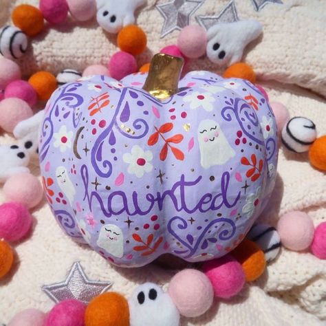 Olivia Rodrigo Pumpkin Painting, Book Pumpkin Painting, Eras Tour Pumpkin, Purple Painted Pumpkins, Painted Pumpkin Easy, Taylor Swift Pumpkin Ideas, Taylor Swift Halloween Decor, Pumpkin Painting Ideas Taylor Swift, Aesthetic Pumpkin Ideas