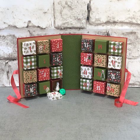 Advent Calendar Box Ideas, Advent Calendar Book Diy, Diy Book Advent Calendar, Advent Book Calendar, Cricut Advent Calendar, Advent Calendar Book, Handmade Advent Calendar, Cartonnage Boxes, Explosion Cards