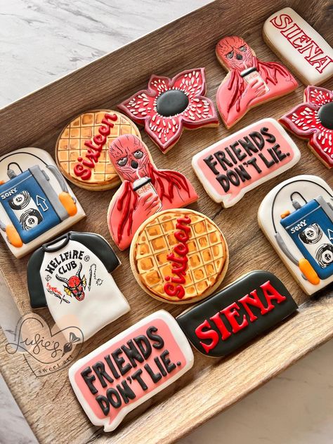 Stranger Things Cookie Cake, Stranger Things Cakes Birthday, Stranger Things Cupcakes Ideas, Stranger Things Birthday Cake Ideas, Stranger Things Birthday Party Cake, Stranger Thing Birthday Party, Birthday Cake Stranger Things, Stranger Things Party Food, Cumpleaños Stranger Things