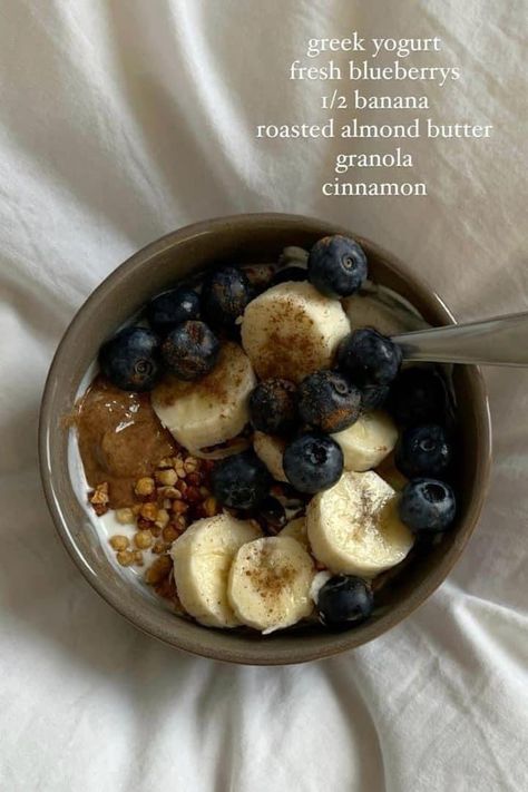 Yogurt Bowl Inspiration, Greek Yogurt Bowl Ideas, Yoghurt Bowl Ideas, Yoghurt Bowl Recipe, Banana Yogurt Bowl, Blueberry Yogurt Bowl, Yogurt Granola Bowl, Yogurt Bowl Aesthetic, Grateful Aesthetic