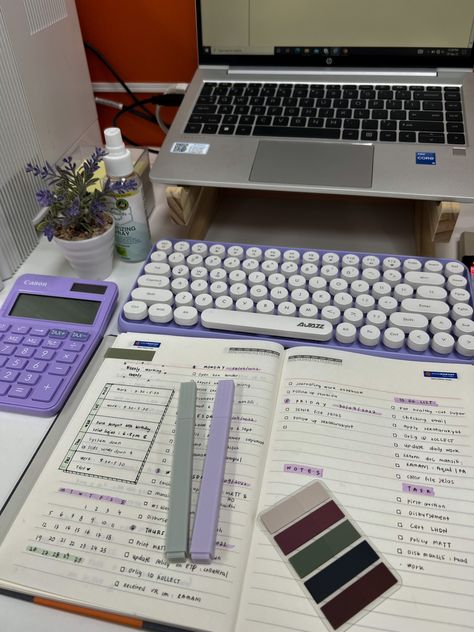 purple journal daily to do Lilac Desk Aesthetic, Lilac Study Aesthetic, Purple Study Aesthetic Wallpaper, Purple Desk Setup Aesthetic, Purple Studying Aesthetic, Lavender Desk Setup, Purple Desk Decor, Studying Aesthetic Purple, Lavender Vision Board