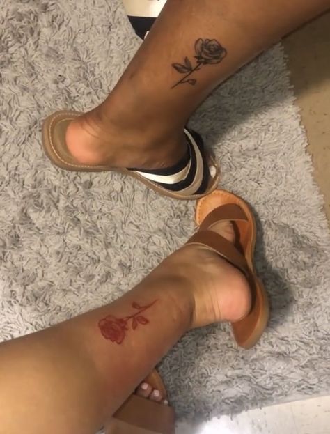 Cousin Tattoos Black Women, Baddie Sister Tattoos, Bestie Tattoos Black Women, Baddie Matching Tattoos For Best Friends, Matching Tattoos Rose, Group Matching Tattoos Friends, Matching Ankle Tattoos Sisters, Matching Tattoos For Best Friends Ankle, Baddie Tattoo Ideas Female Ankle