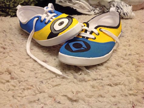 Hand painted Minion Shoes. Minion Shoes, College Crafts, Minion Sneakers, Painted Shoes Diy, Shoes Diy, Women Diy, Sneakers For Women, Diy Shoes, Painted Shoes