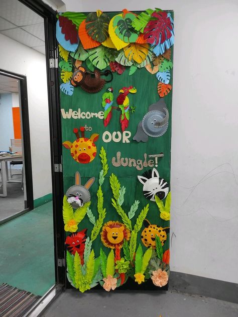 Jungle Classroom Door, Jungle Theme Classroom Decorations, Jungle Door, Safari Theme Classroom, Preschool Jungle, Jungle Theme Decorations, Jungle Crafts, Jungle Theme Classroom, Sunday School Decorations