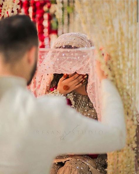 Muslim Marriage Photography, Couple Marriage Photography, Asian Wedding Dress Pakistani, Muslim Marriage, Asian Wedding Photography, Best Couple Pictures, Marriage Photography, Wedding Stills, Couple Marriage