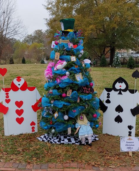 Alice In Wonderland Christmas Decor, Alice In Wonderland Tree, Alice In Wonderland Christmas Tree, Backyard Wonderland, Alice In Wonderland Christmas, Wonderland Christmas Tree, Christmas Tree Festival, Room Box Miniatures, Disney Christmas Decorations