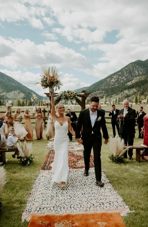 A Few Creative Wedding Aisles to Inspire You - Montana & Wyoming Party Rentals Outdoor Mountain Wedding Dress, Montana Wedding Photography, Montana Ranch Wedding, Montana Wedding Ideas, Boho Mountain Wedding, Montana Bride, Montana Wedding Venues, Bridal Ponytail, Wyoming Wedding