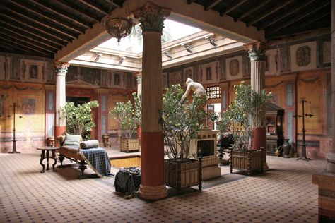 film decor - Set Decorators Society of America Roman Modern Interior Design, Architecture Greek Ancient, Ancient Rome Interior, Agora Hypatia, Greco Roman Architecture, Ancient Greek Decor, Roman Villa Interior, Roman House Interior, Roman House Design