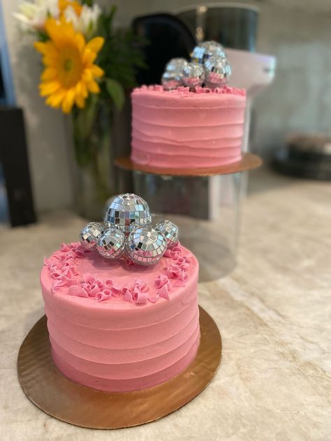 Disco Cowgirl Cake Ideas, Disco Cowgirl Smash Cake, Mirror Ball Cake, Pink Disco Ball Party, Pink Disco Birthday Cake, Cake With Disco Ball, Pink Disco Ball Cake, Disco Ball Birthday Cake, Pink Disco Cake