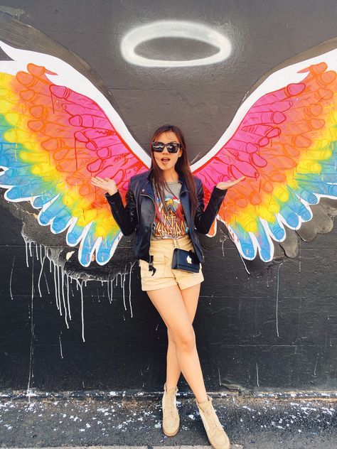 Angel Wings Graffiti, Interactive Art Wall, Interactive Murals, Chalk Photography, Angel Wings Wall Art, Angel Wings Art, Selfie Wall, Instagram Wall, Angel Wings Wall