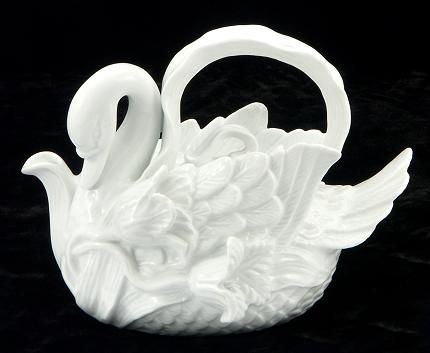 Swan Teapot, Porcelain Swan, Tea Cup Cookies, Whimsical Teapots, Novelty Teapots, Coffee Pots, Teapots And Cups, White Swan, Porcelain Art