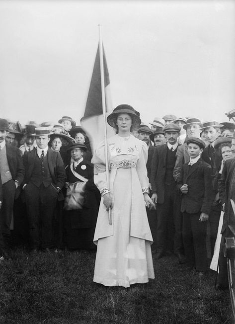 Christina Broom: shooting suffragettes - Telegraph Suffragette Fashion, Reform Dress, Suffragette Movement, Suffrage Movement, London Museums, Female Photographers, British History, Hyde Park, African American History