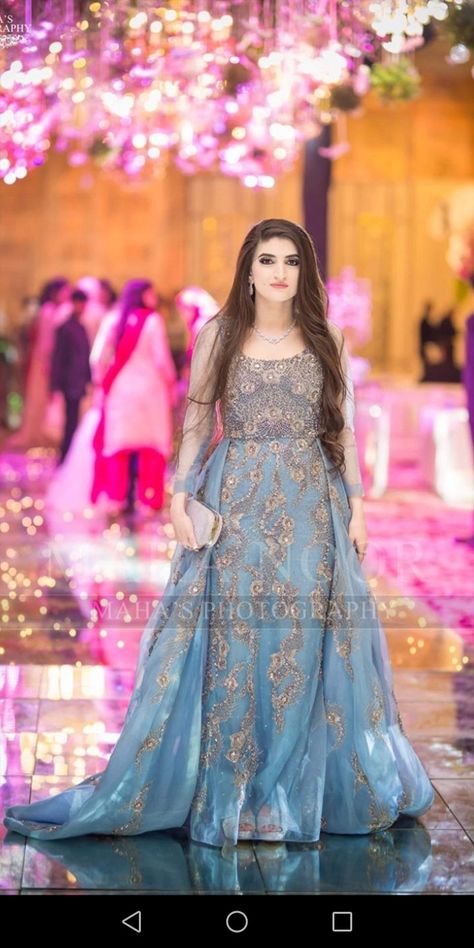 Bride's sister  Pakistani Gorgeous Bride #Pakistanibride #Asianbrides #eautifuldress #weddingDress #weddingmakeup Walima Dress, Shadi Dresses, Pakistani Formal Dresses, Desi Wedding Dresses, Party Wear Dress, Pakistani Party Wear, Bridal Dresses Pakistan, Pakistani Wedding Outfits, Bride Sister