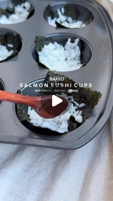 Tips for Busy Mums & Dads on Instagram: "Posted @withregram • @seriousfoodfetish Baked Salmon Sushi Cups •Follow @seriousfoodfetish for more recipes, restaurant recs & food trends• I saw a ton of people making these baked sushi cups in muffin tins & I was immediately intrigued. These are so fun to make for dinner or as an app for a dinner party, since I recently read that 2024 is “the year of the dinner party.” You could totally switch it up & use shrimp or even chicken! Ingredients •1 lb salmon (skin removed) •3 large nori sheets •1 C sushi rice •3 T spicy mayo + more for garnish •2 T teriyaki sauce or soy sauce •sesame seeds •scallions or chives, small chop Recipe *preheat oven to 400 1. Cut salmon into small pieces, mix with spicy mayo & teriyaki or soy sauce, set in fridge. 2. Cu Sushi In Muffin Tin, Baked Sushi Rice Recipe, Baked Sushi Cups, Sushi Bake Recipe Easy, Salmon Sushi Cups, Baked Salmon Sushi, Sushi Cups, Baked Sushi, Sushi For Kids