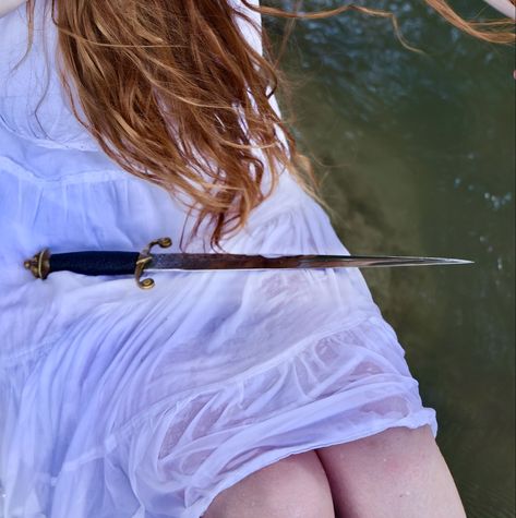 #pirate #aesthetic #dagger #sea #nautical #character #fantasy #fable #whitedress #redhair Zarina Aesthetic, Tinker Bell Cosplay, White Dress Aesthetic, Pirate Aesthetic, Girl Pirates, Pirate Fairy, Pirate Queen, Pixie Hollow, Queen Aesthetic