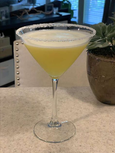 Pineapple Martini | Allrecipes Pineapple Martini Vodka, Pineapple Martini Recipes, Pineapple Martini, Summer Rum Cocktails, Aperitif Drinks, Lavender Martini, Martini Recipes Vodka, Pineapple Drink, Special Drinks