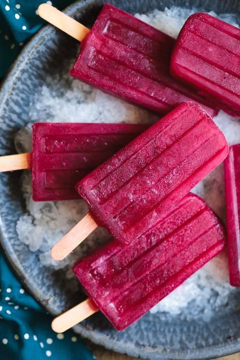 Hibiscus Lemonade Popsicles Healthy Summer Smoothies, Hibiscus Lemonade, Quick Foods, Lemonade Popsicles, Smoothie Popsicles, Orange Smoothie, Summer Smoothies, Frozen Yoghurt, Barefoot Contessa