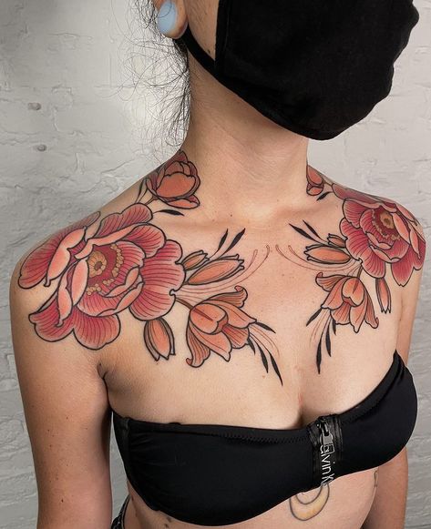 Floral Tattoo Shoulder, Traditional Tattoo Flowers, Upper Back Tattoos, Pieces Tattoo, Chest Tattoos For Women, Chest Piece Tattoos, Shoulder Tattoos, Tattoos Skull, Shoulder Tattoos For Women